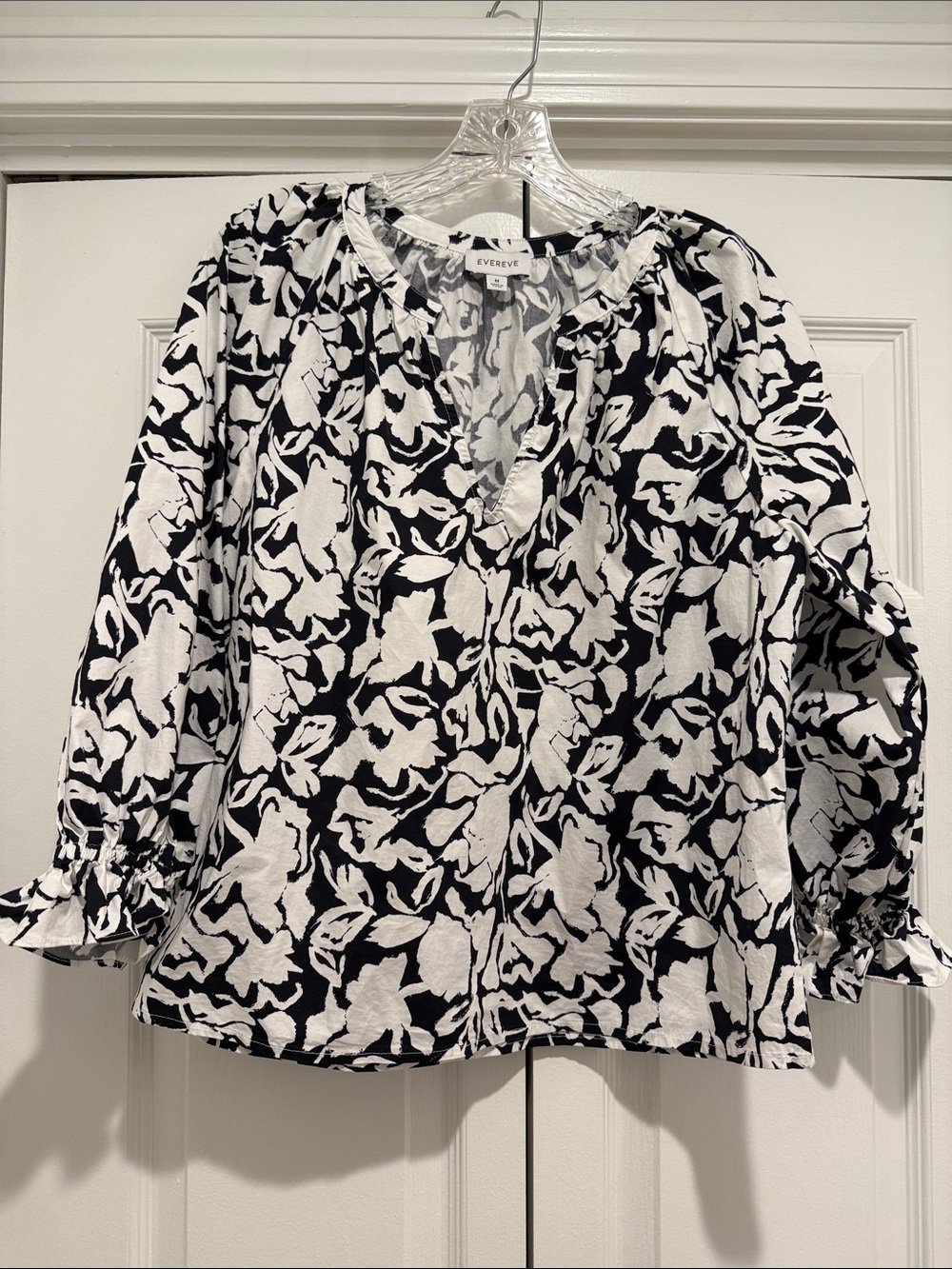 Evereve Black & White Floral Peasant Blouse
